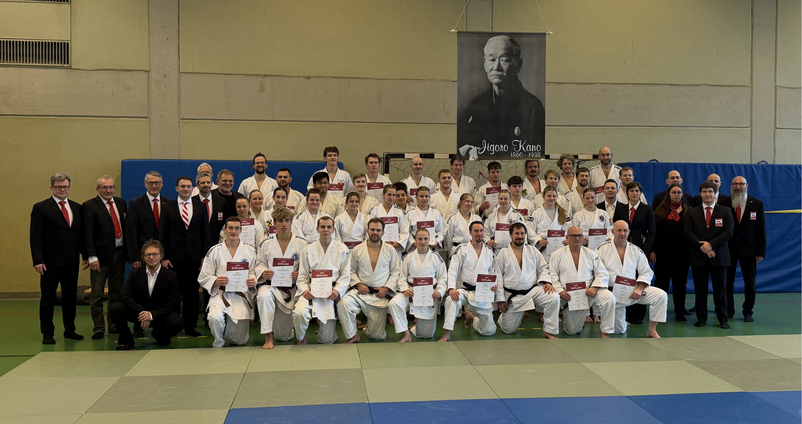 Mehr über den Artikel erfahren Erfolgreiche Dan-Prüfung – Zwei neue Dan-Träger im Verein